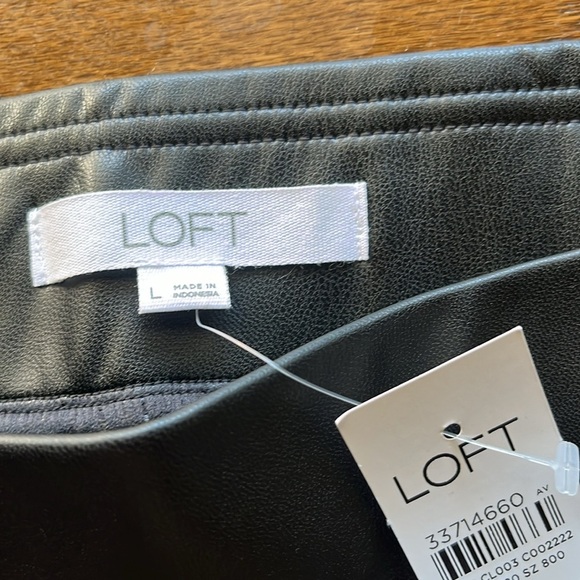 Ann Taylor Loft stretch, faux leather pants - Picture 6 of 8